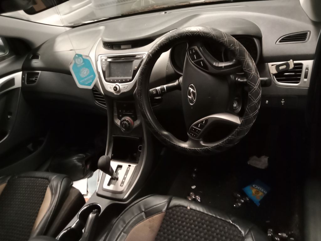 P5571 - Hyundai Elantra 2011 White Wrecking - Image 6