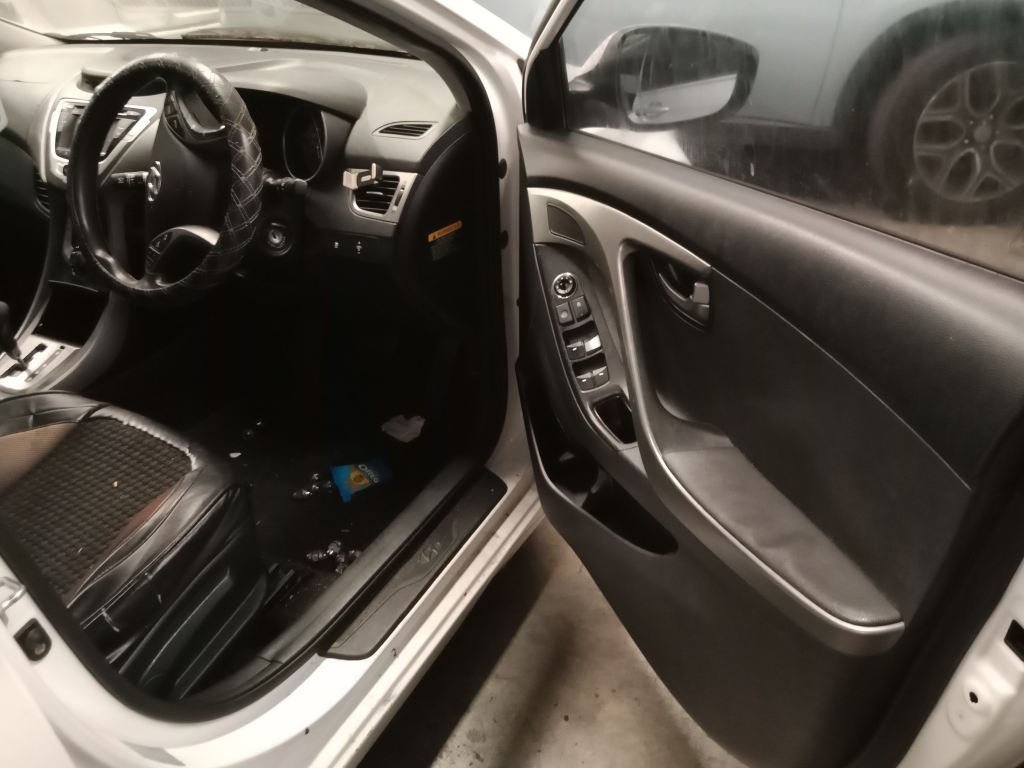 P5571 - Hyundai Elantra 2011 White Wrecking - Image 7