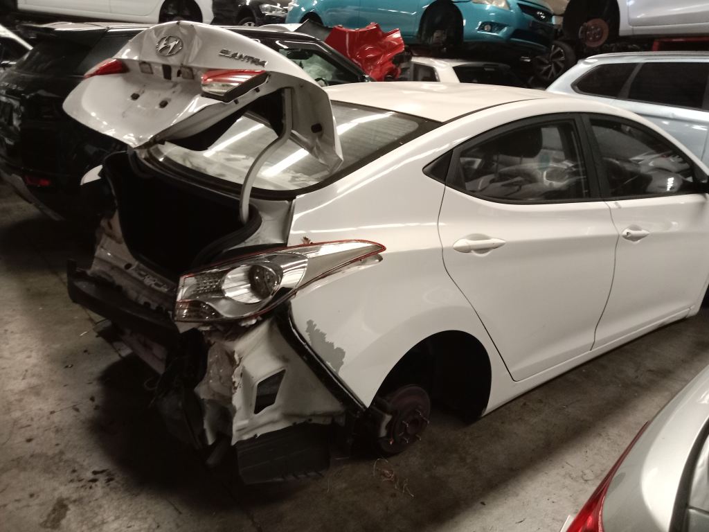 P5571 - Hyundai Elantra 2011 White Wrecking - Image 9