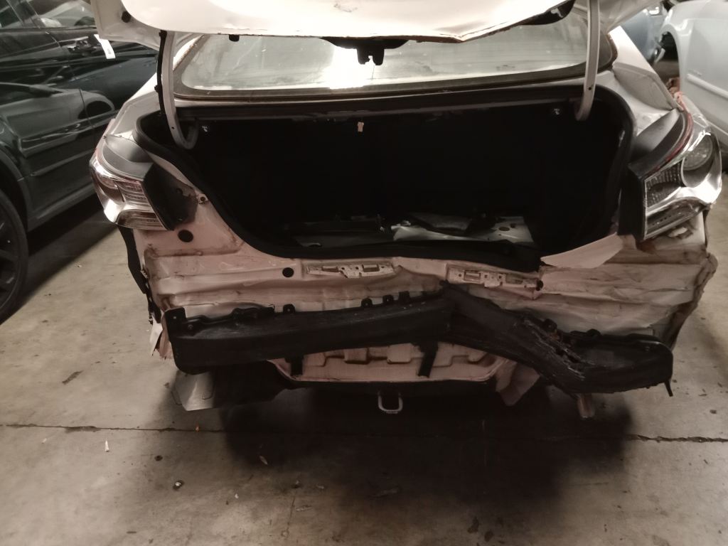 P5571 - Hyundai Elantra 2011 White Wrecking - Image 10