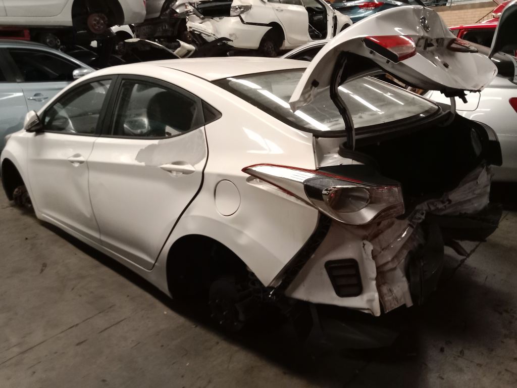 P5571 - Hyundai Elantra 2011 White Wrecking - Image 11