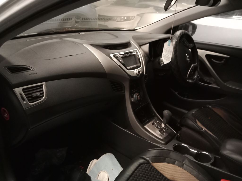 P5571 - Hyundai Elantra 2011 White Wrecking - Image 13