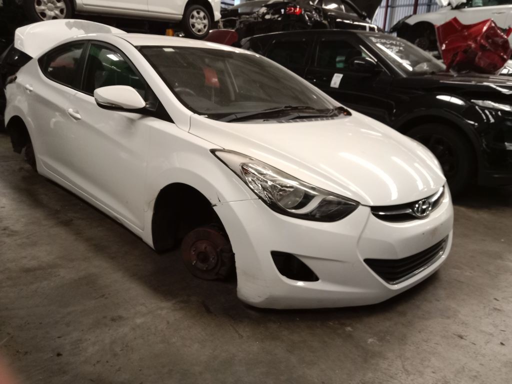 P5571 - Hyundai Elantra 2011 White Wrecking - Image 15