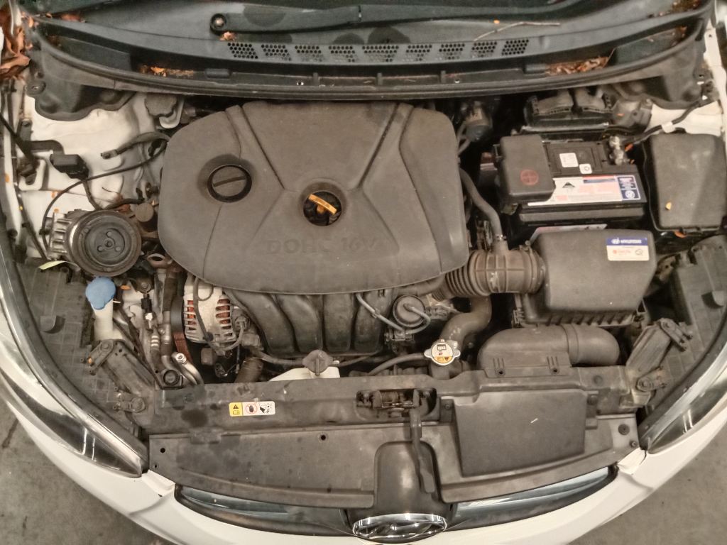 P5571 - Hyundai Elantra 2011 White Wrecking - Image 16