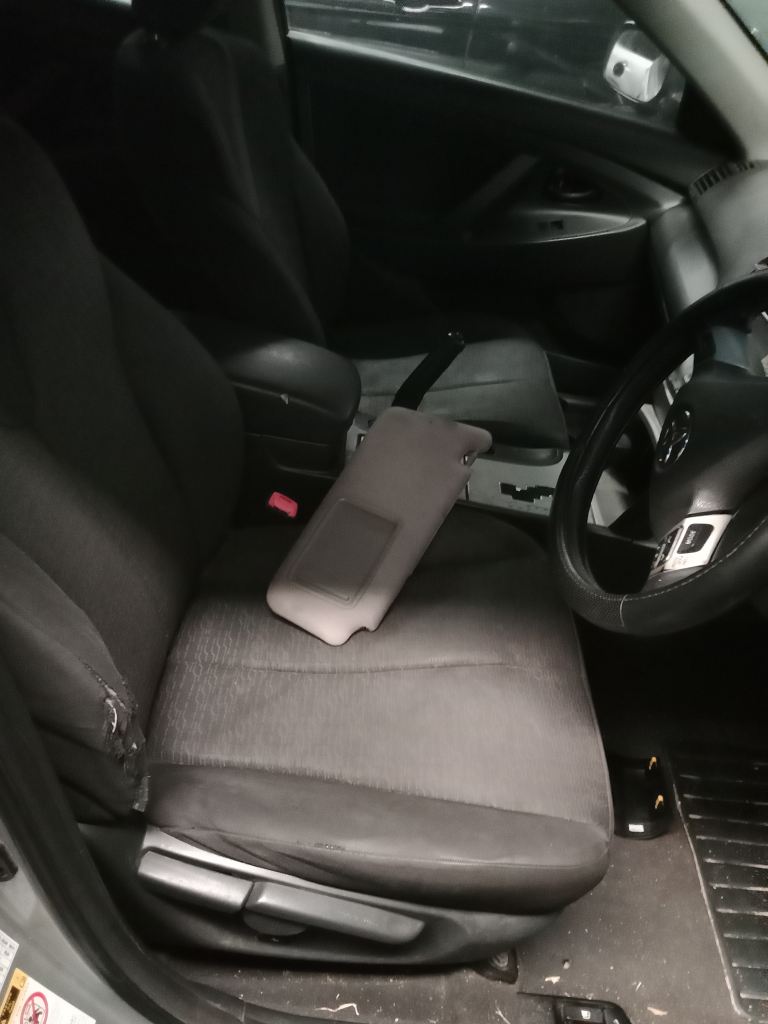 P5572 - Toyota Camry 2009 Silver Wrecking - Image 2