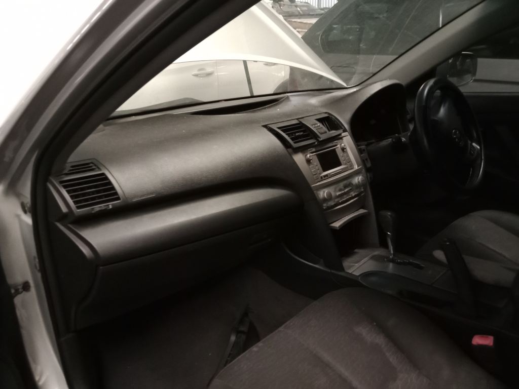 P5572 - Toyota Camry 2009 Silver Wrecking - Image 5