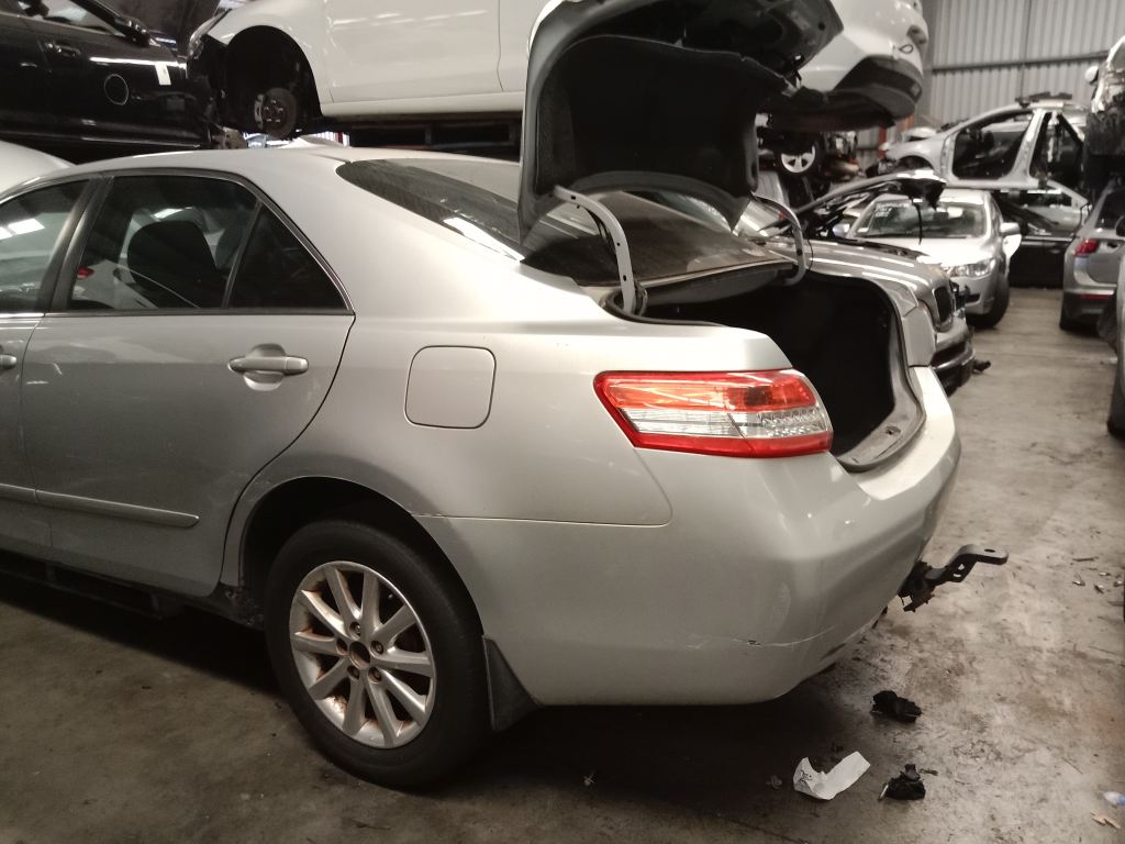 P5572 - Toyota Camry 2009 Silver Wrecking - Image 11