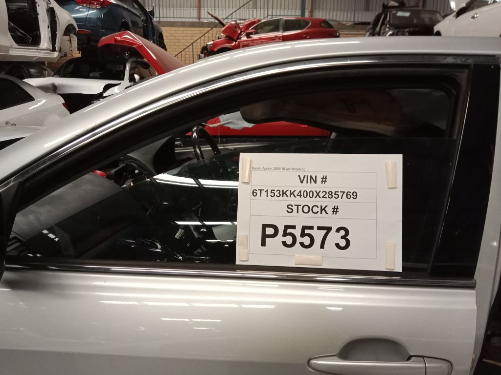 P5573 - Toyota Aurion 2006 Silver Wrecking - Image 2