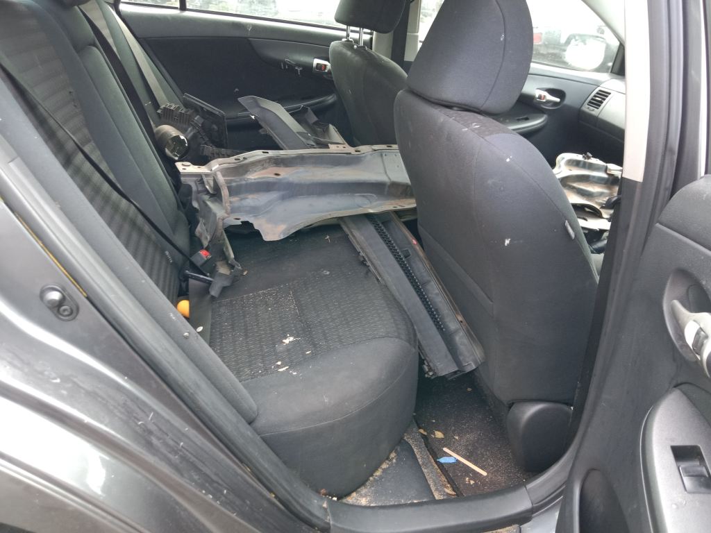 P5580 - Toyota corolla 2010 Grey Wrecking - Image 3