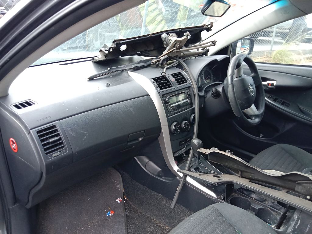 P5580 - Toyota corolla 2010 Grey Wrecking - Image 8