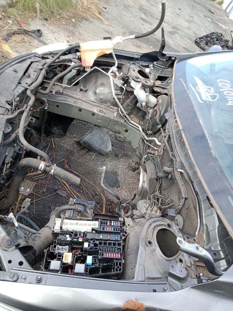 P5580 - Toyota corolla 2010 Grey Wrecking - Image 10
