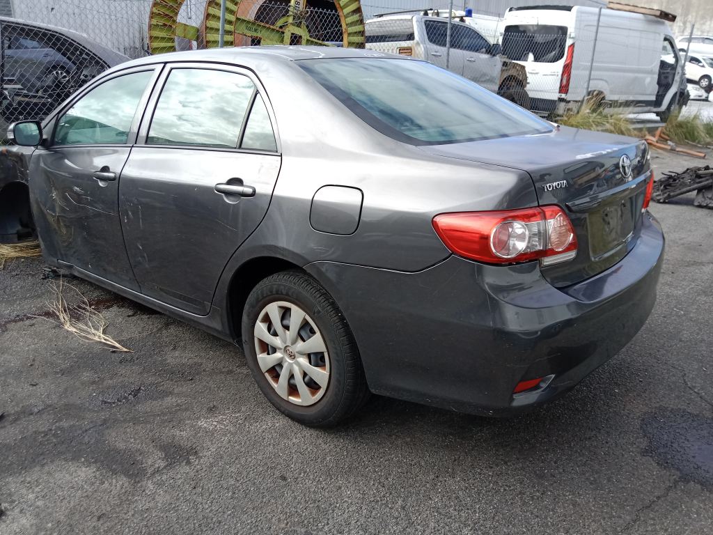 P5580 - Toyota corolla 2010 Grey Wrecking - Image 15
