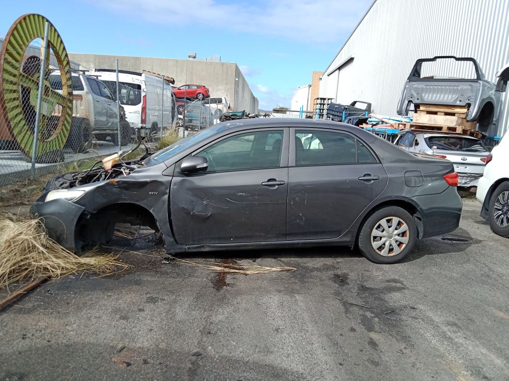 P5580 - Toyota corolla 2010 Grey Wrecking - Image 16