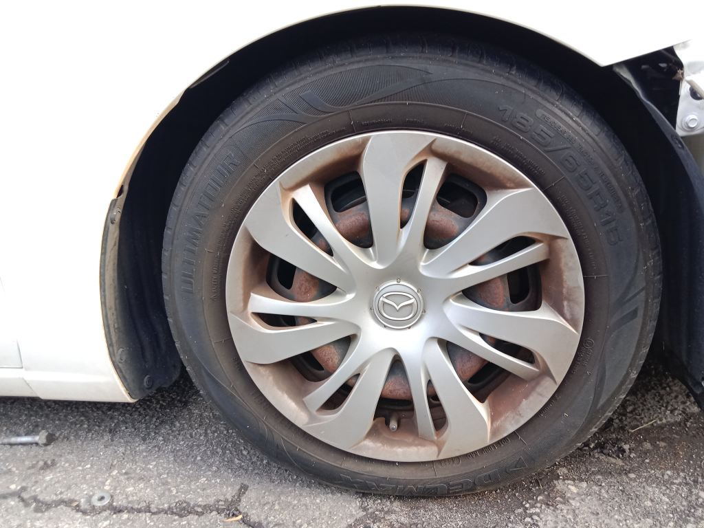P5581 - Mazda 2 2015 White Wrecking - Image 3