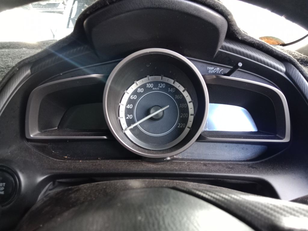 P5581 - Mazda 2 2015 White Wrecking - Image 4