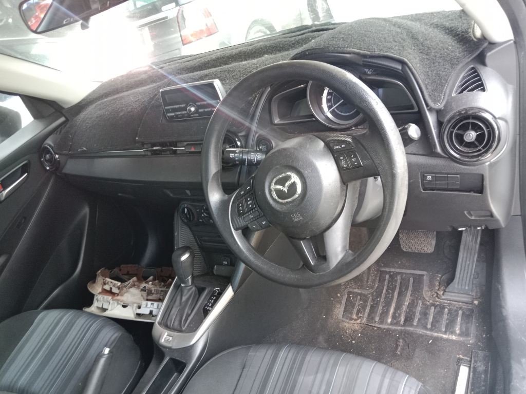 P5581 - Mazda 2 2015 White Wrecking - Image 8