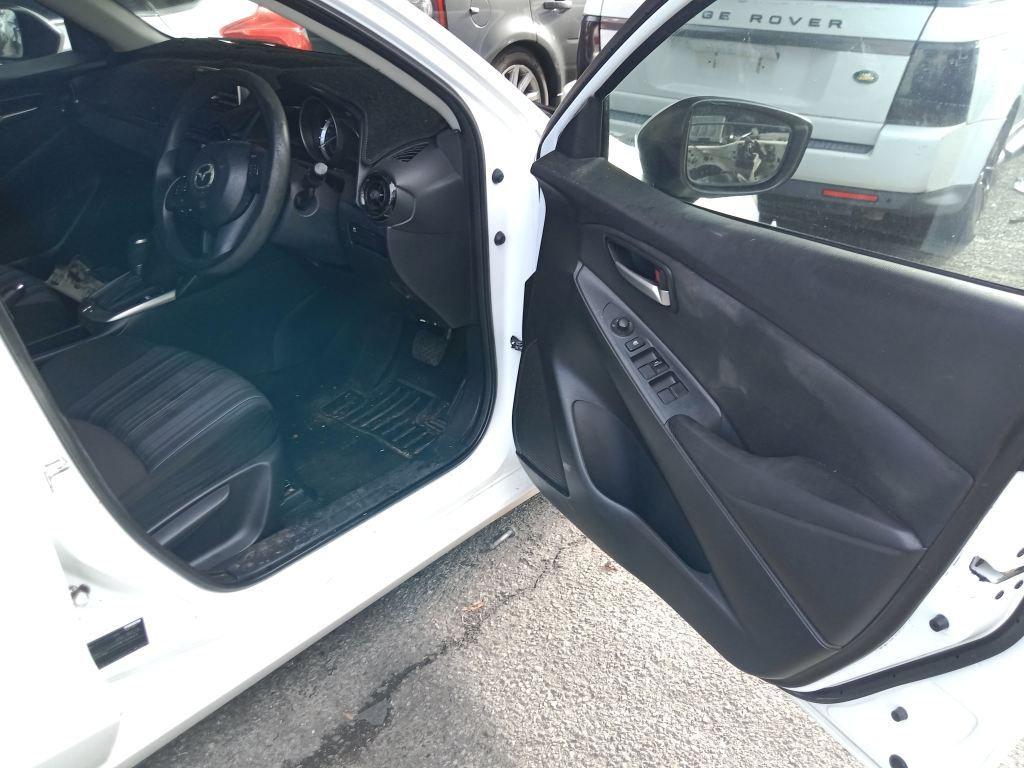 P5581 - Mazda 2 2015 White Wrecking - Image 9