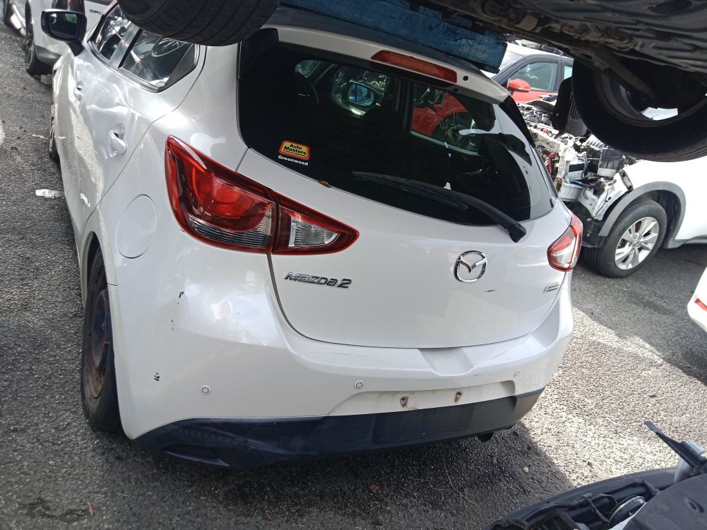 P5581 - Mazda 2 2015 White Wrecking - Image 13