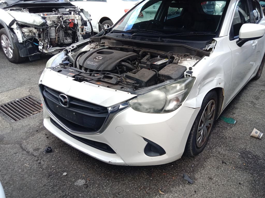 P5581 - Mazda 2 2015 White Wrecking - Image 15