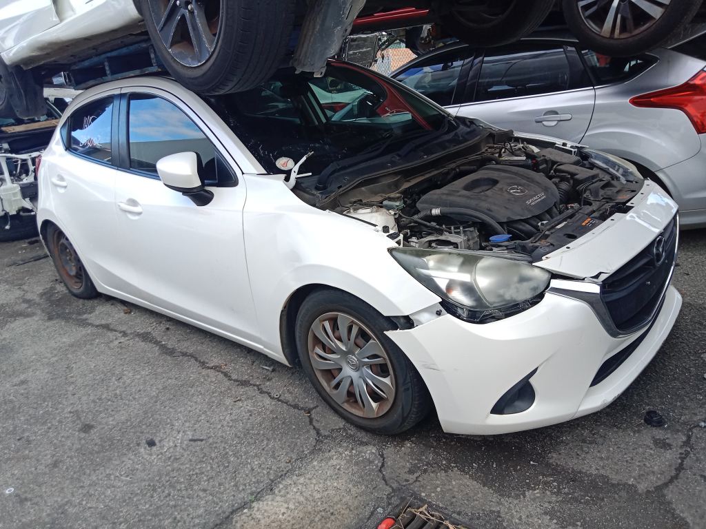 P5581 - Mazda 2 2015 White Wrecking - Image 16