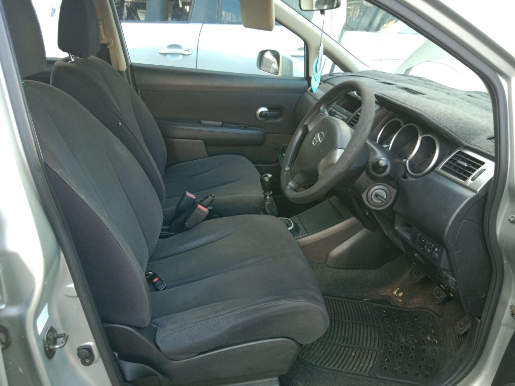 P5582 - Nissan Tiida 2006 Silver Wrecking - Image 3