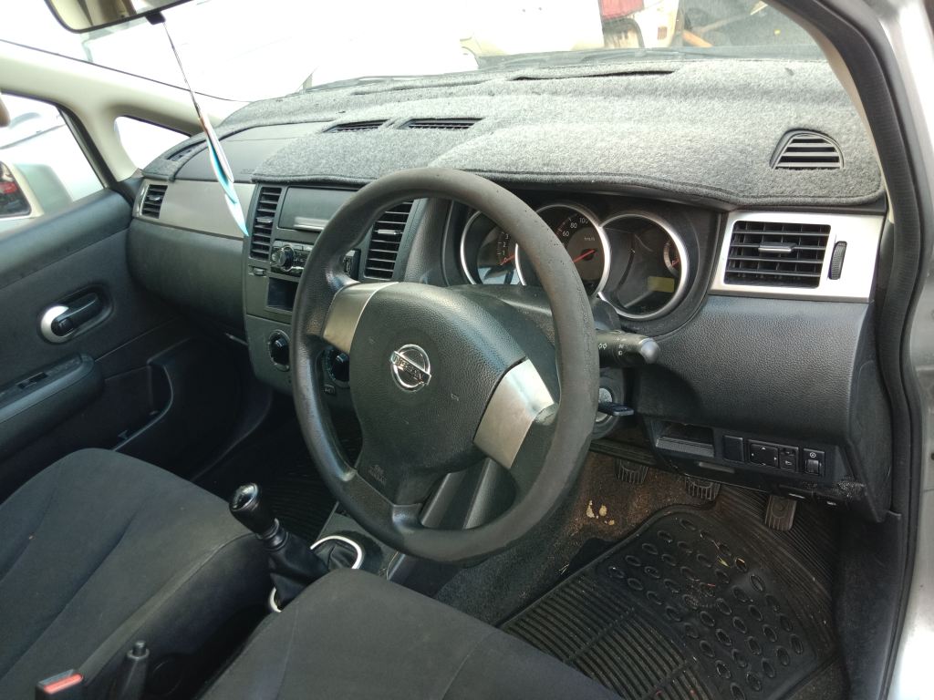 P5582 - Nissan Tiida 2006 Silver Wrecking - Image 8