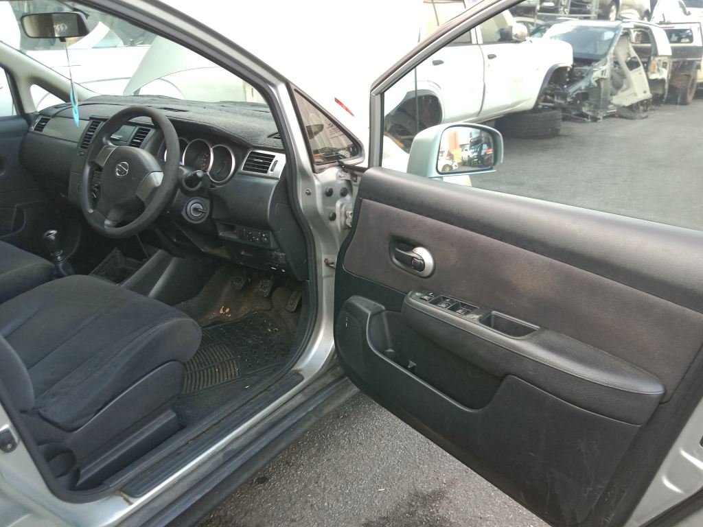 P5582 - Nissan Tiida 2006 Silver Wrecking - Image 9