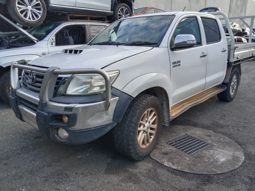 P5583 – Toyota Hilux 2014 White Wrecking