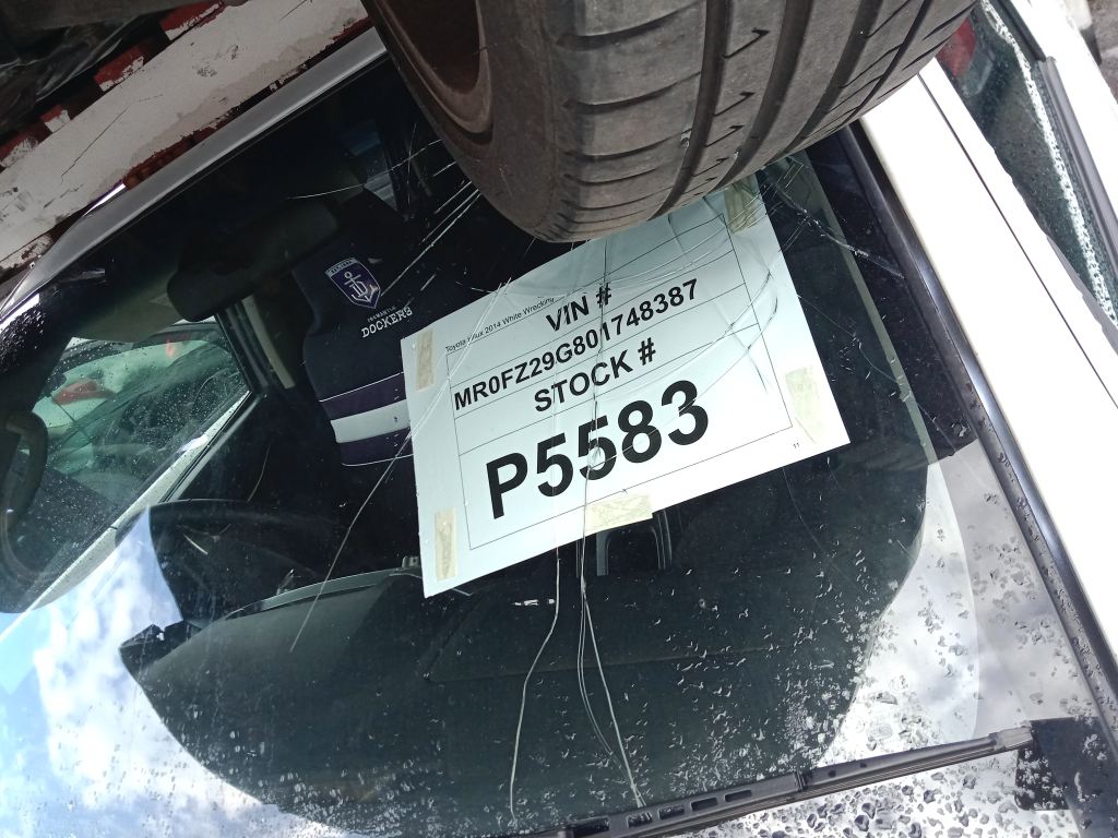 P5583 - Toyota Hilux 2014 White Wrecking - Image 2