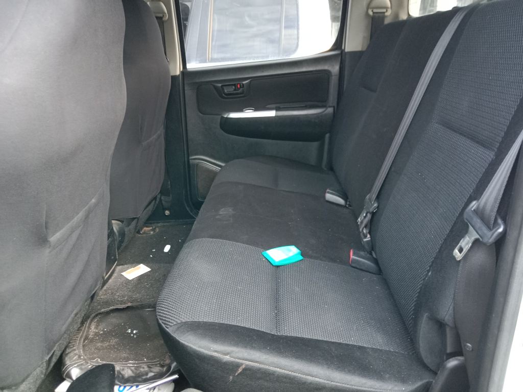 P5583 - Toyota Hilux 2014 White Wrecking - Image 8