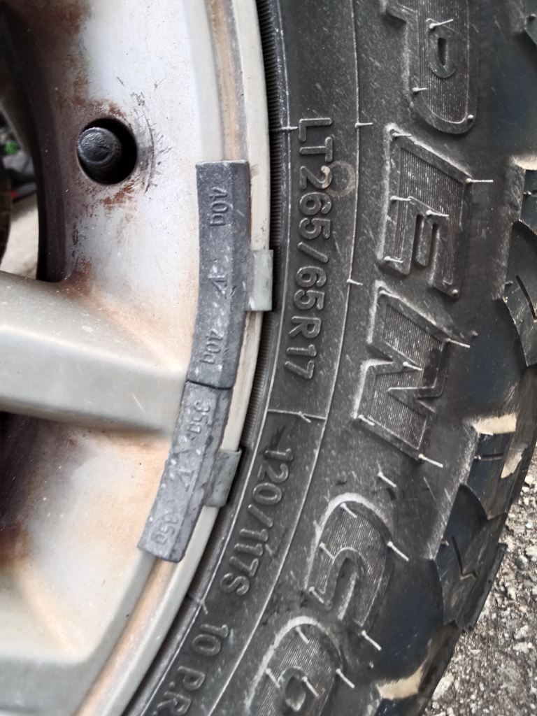 P5583 - Toyota Hilux 2014 White Wrecking - Image 13
