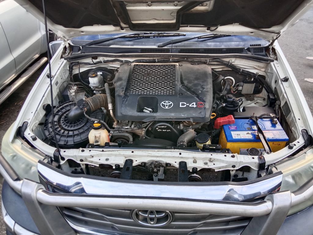 P5583 - Toyota Hilux 2014 White Wrecking - Image 16