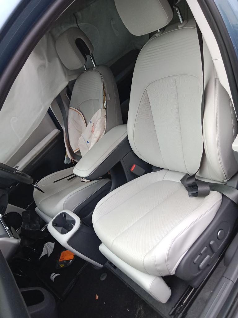 P5584 - Hyundai ioniq 5 2022 Blue Wrecking - Image 4