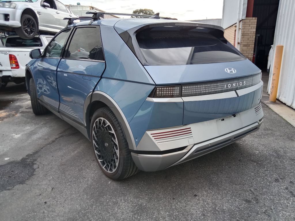 P5584 - Hyundai ioniq 5 2022 Blue Wrecking - Image 12