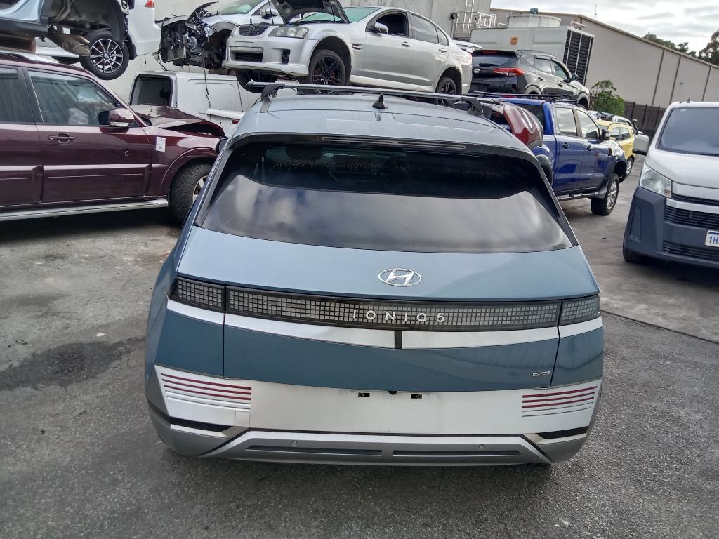 P5584 - Hyundai ioniq 5 2022 Blue Wrecking - Image 13