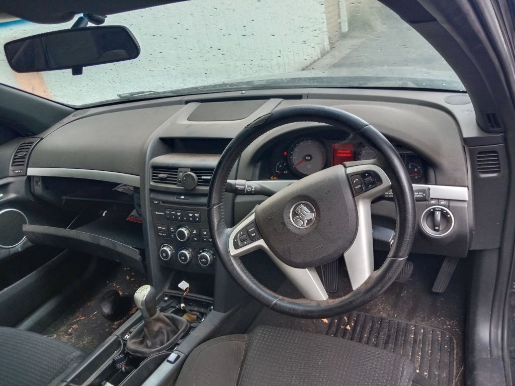 P5591 - Holden Commodore 2008 Black Wrecking - Image 7