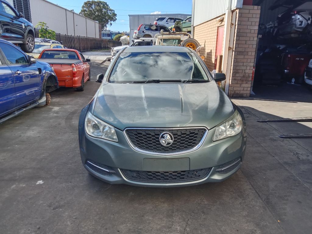 P5600 - Holden Commodore evoke 2014 Green Wrecking