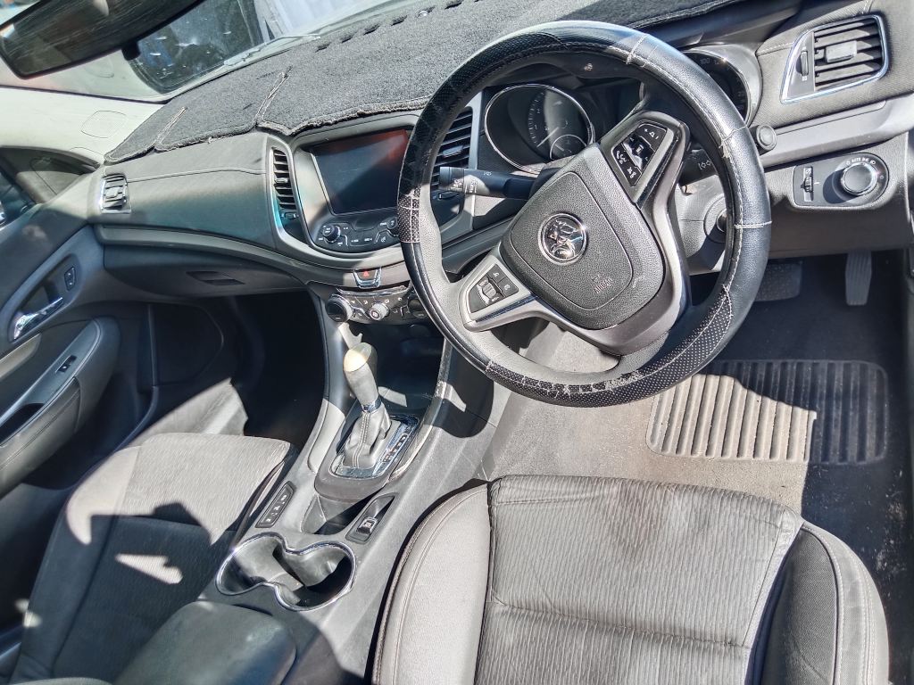 P5600 - Holden Commodore evoke 2014 Green Wrecking - Image 3