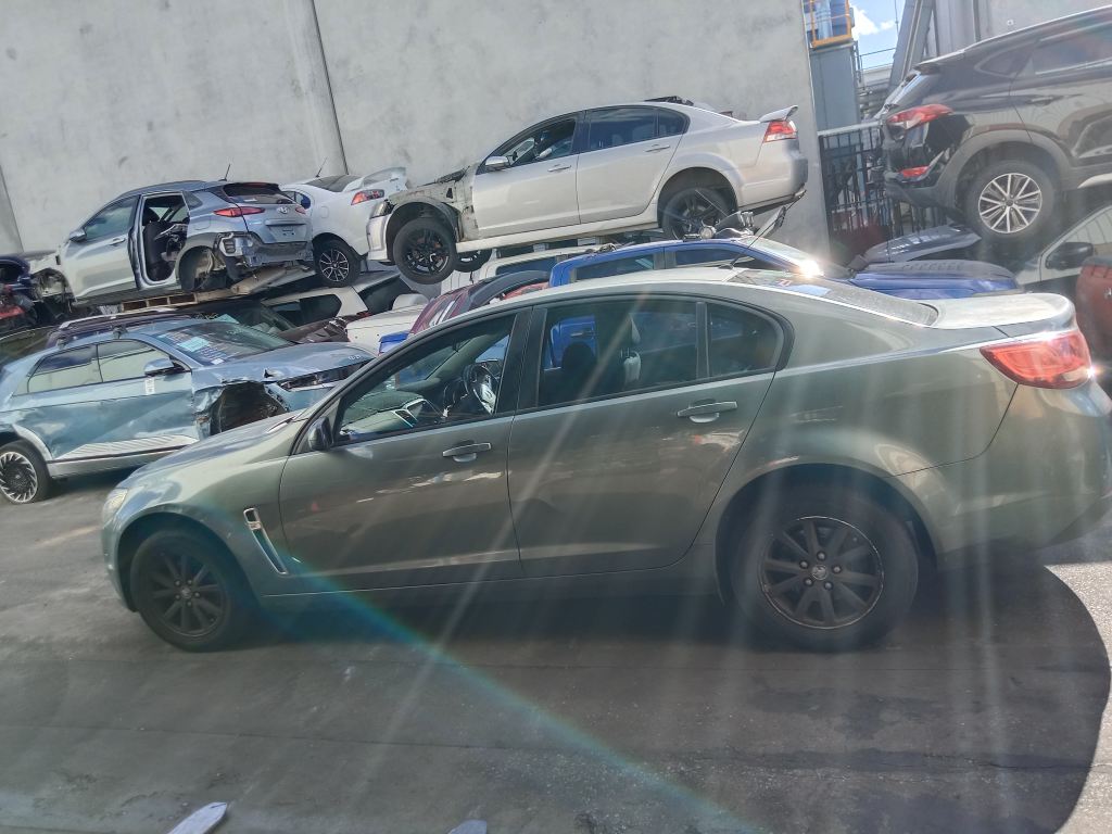 P5600 - Holden Commodore evoke 2014 Green Wrecking - Image 12