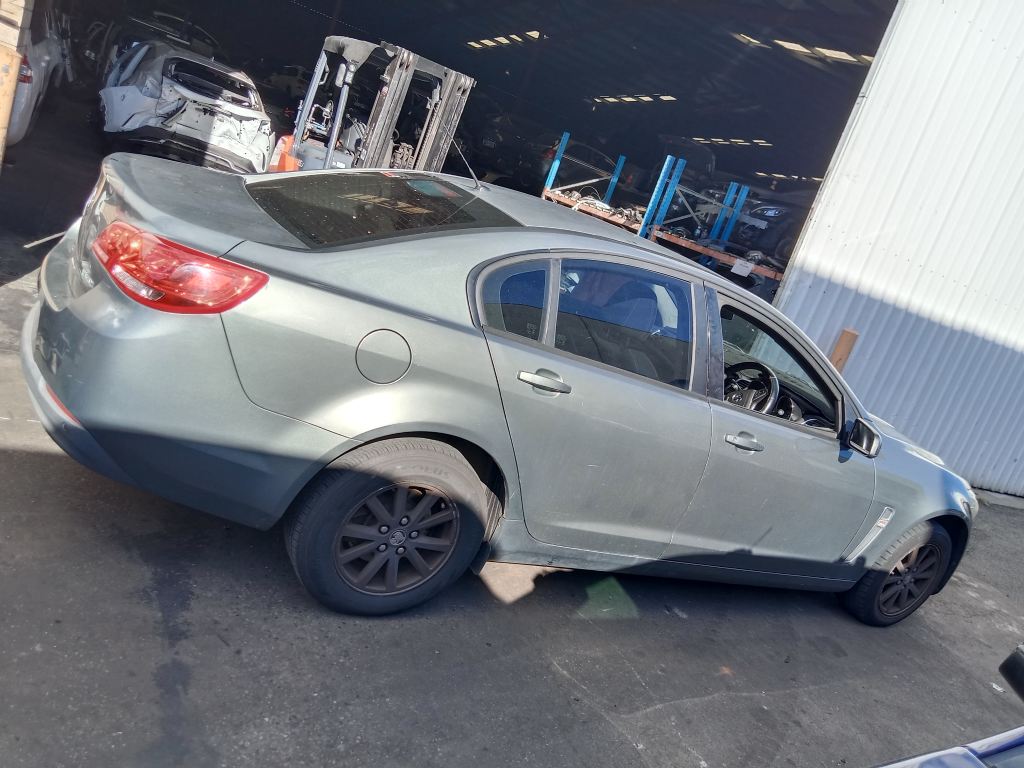 P5600 - Holden Commodore evoke 2014 Green Wrecking - Image 14