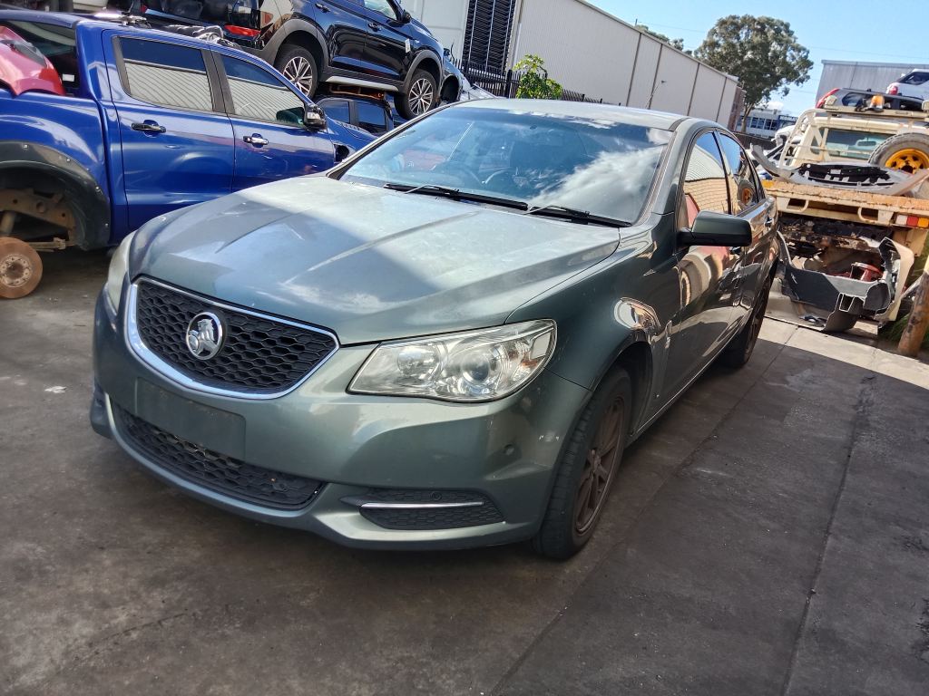 P5600 - Holden Commodore evoke 2014 Green Wrecking - Image 16