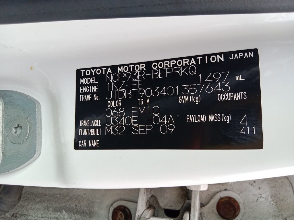 P5606 - Toyota Yaris sedan 2009 White Wrecking - Image 5