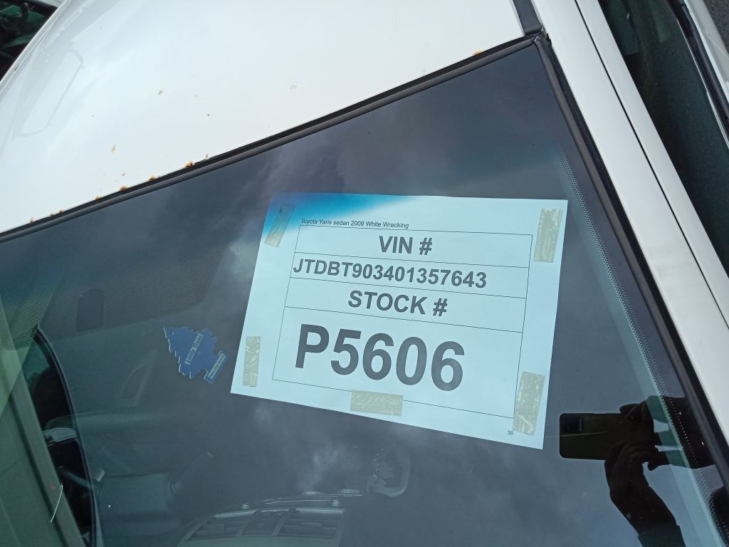 P5606 - Toyota Yaris sedan 2009 White Wrecking - Image 13