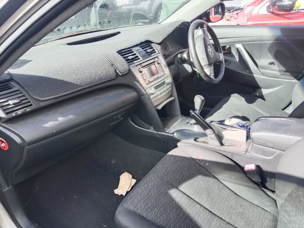P5610 - Toyota Camry 2009 Grey Wrecking - Image 4