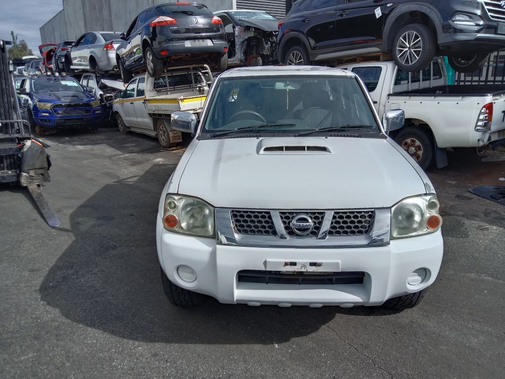 P5654 - Nissan Navara 2012 White Wrecking