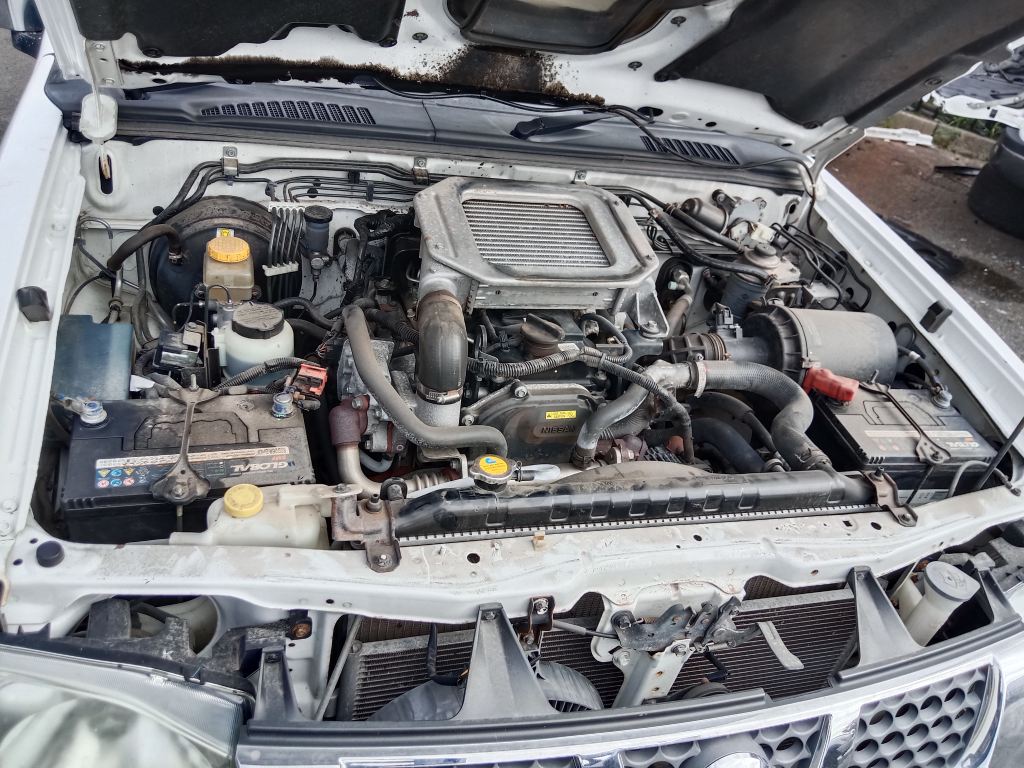 P5654 - Nissan Navara 2012 White Wrecking - Image 4