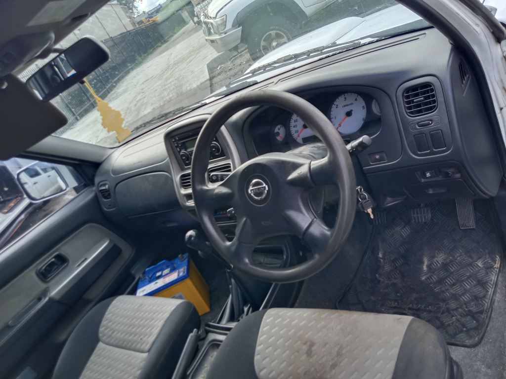P5654 - Nissan Navara 2012 White Wrecking - Image 5