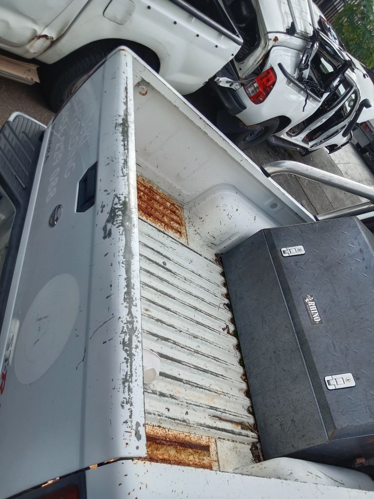 P5654 - Nissan Navara 2012 White Wrecking - Image 10