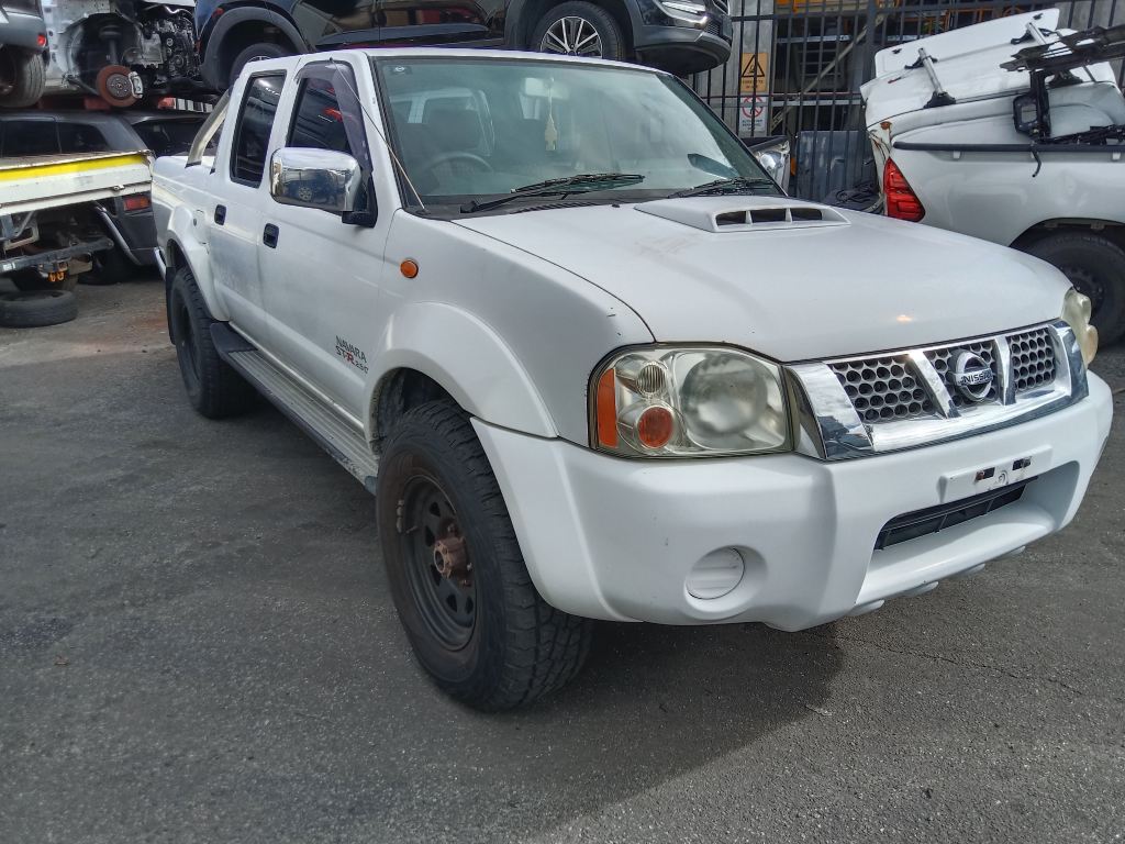 P5654 - Nissan Navara 2012 White Wrecking - Image 15