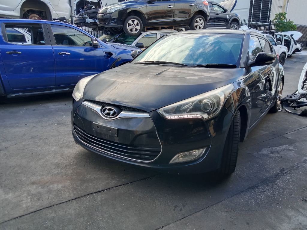 P5655 - Hyundai Veloster 2012 Black Wrecking - Image 2